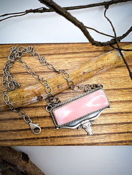 Navajo Queen Pink Conch Shell And Sterling Silver Longhorn Bar Necklace Signed P Yazzie